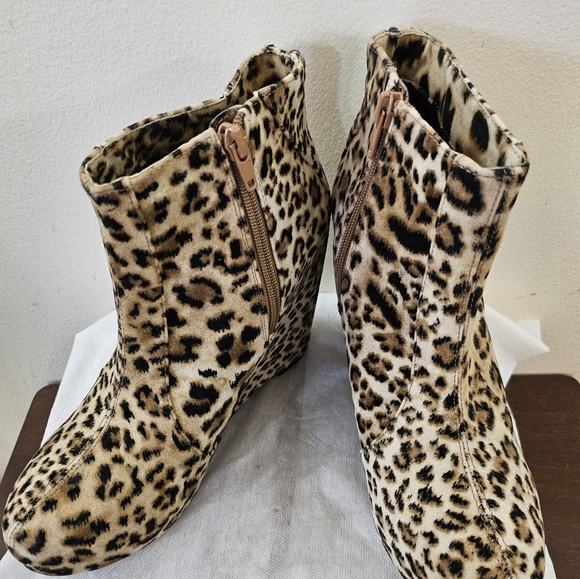 Leopard boots - Picture 3 of 3
